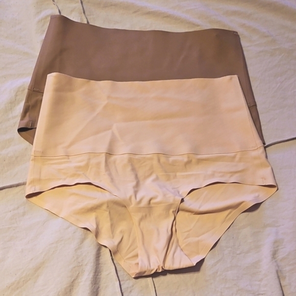 FIT Figure Improving Technology High-Waisted Seamless Briefs in Nude and Brown - Picture 1 of 2